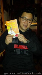 Ein Highlight des Lesesommers 2013: Martin Hyun ( Ex-Pinguin und Gründer von: Hockey is Diversity ) liest in der Eishalle aus seinem Buch: Ohne Fleiss kein Reis. 