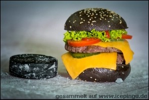Der Pinguine Burger bei Burgers in Krefeld. 