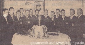 Die "Beute" einer Saison: Der West-Europa-Pokal, Dr.-Warsch-Pokal,  Jan-Wellem-Pokal und Niederrhein-Pokal.