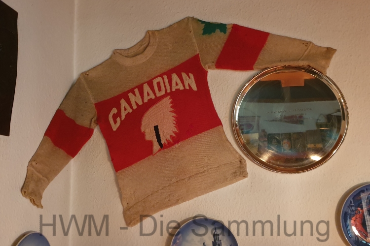 Wolltrikot an der Wand