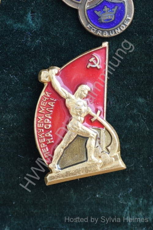 CCCP / UdSSR Schwerter zu Pflugscharen umschmieden Anstecker