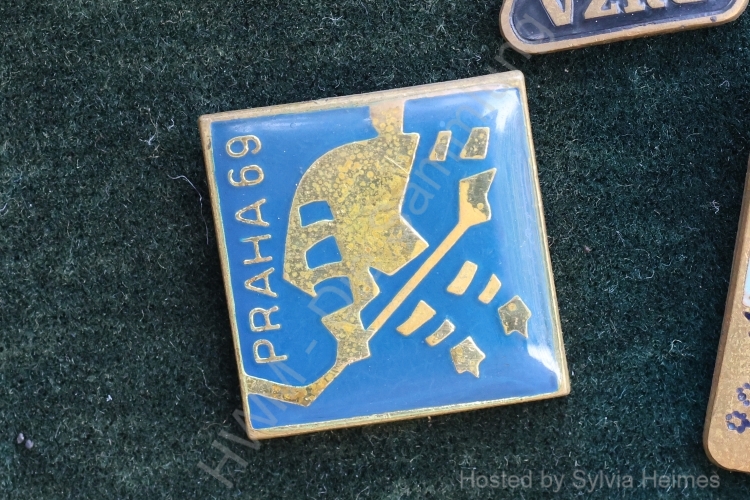 Praha 69 blau Anstecknadel