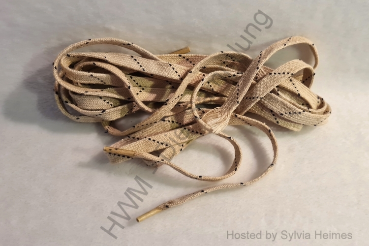 Schnürsenkel alt und gebraucht