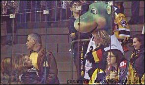 Urmel, das Maskottchen der Eishockey WM 2010 in Deutschland, ist zu Besuch. 