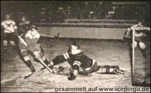 Spielszene aus dem Spiel Den Haag gegen den KEV am 04.11.1951. Das Spiel endet 2:10. 