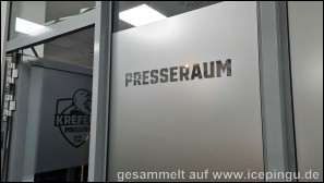 Eingang Presseraum.