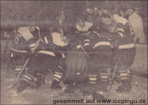Alle eilen herbei nachdem Babitsch sich beim Spiel USA - UdSSR verletzt hat.