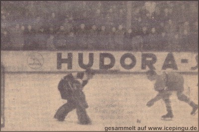 Penalty im Spiel Krefeld - Füssen, ausgeführt von Rainer Kossmann / Koßmann. 